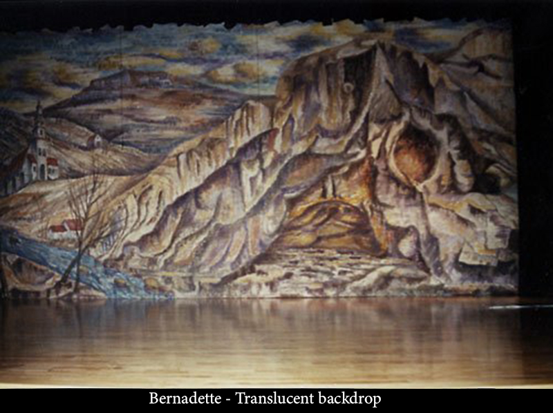 Bernadette - Translucent backdrop
